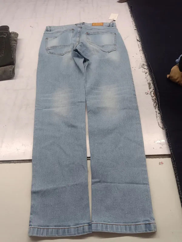 Light_Blue_Denim_Straight_Fit_Jeans_for_Men