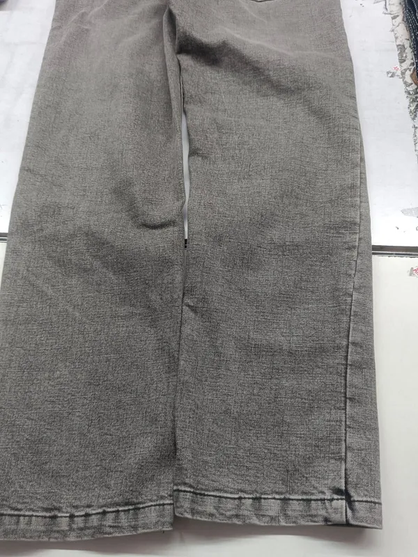 Grey_Denim_Straight_Fit_Jeans_for_Men