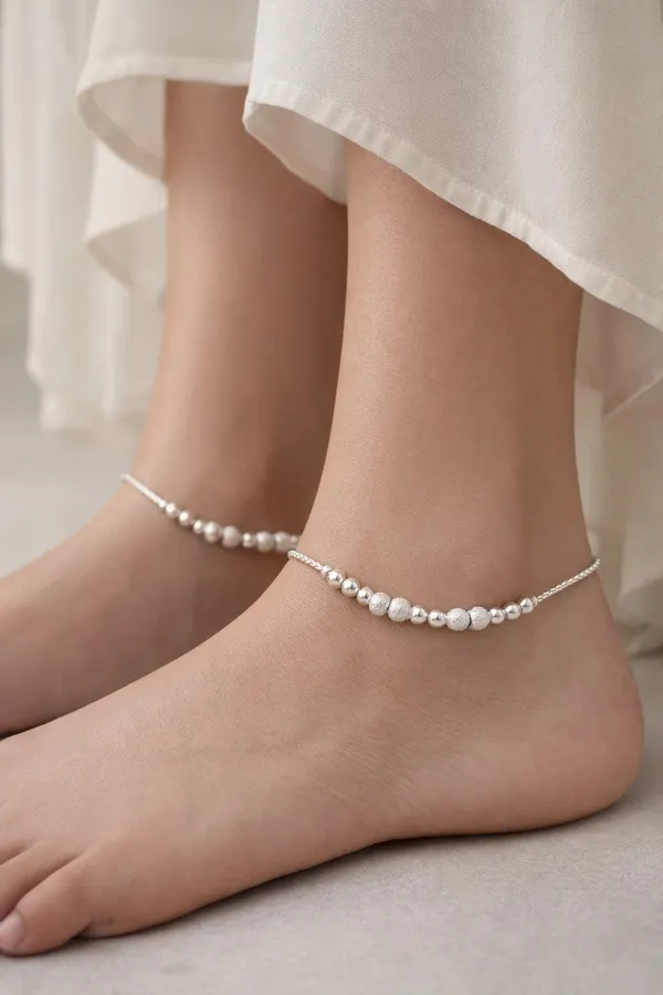 Starlit_Drift_Textured_Beaded_Silver_Anklet_A_Subtle_Gleam_For_Every_Step_Single