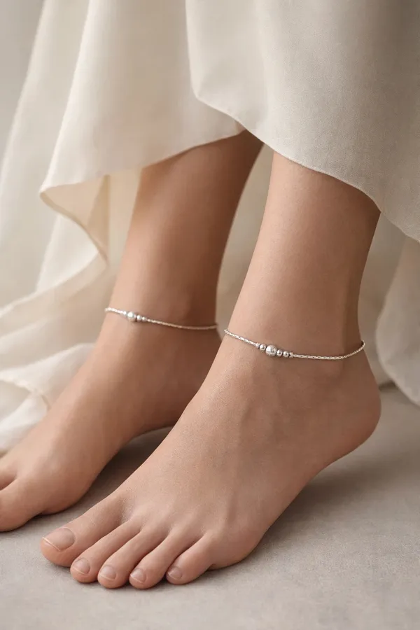 Moonlit_Poise_Fine_Silver_Anklet_With_Sculpted_Beaded_Center_Grace_Single
