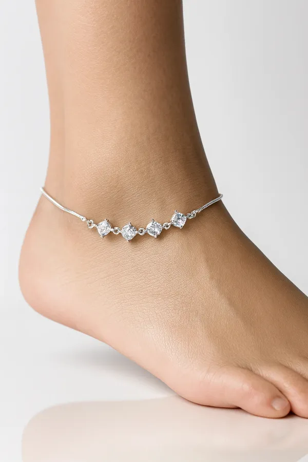 Moonlit_Dreams_Radiant_Silver_Anklet_With_Shimmering_Crystals_Single
