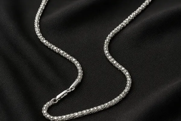 Moonlit_Grace_The_Silver_Cascade_Chain_Default_Title