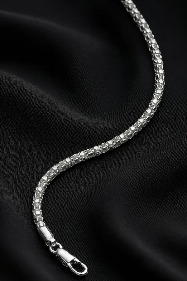 Moonlit_Grace_The_Silver_Cascade_Chain_Default_Title