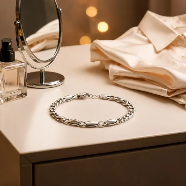 Premium_Silver_Mens_Link_Bracelet_Minimal_Elegant_Design