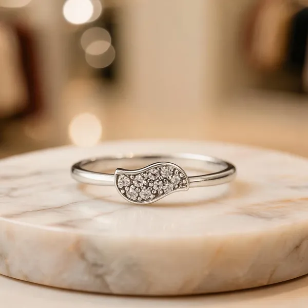 Whispering_Elegance_925_Silver_Diamond_Rings_For_Subtle_Sophistication