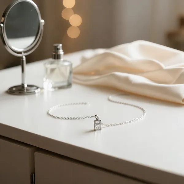 Celestial_Elegance_Moonlit_In_Silver_Harmony_Necklace