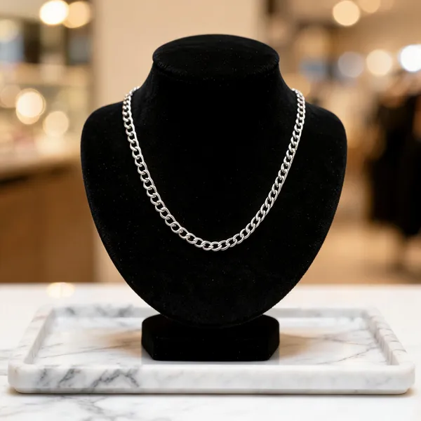Moonlit_Grace_The_Serene_Silver_Link_Chain