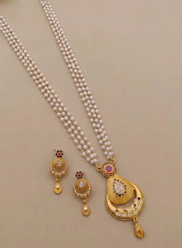 Gold_Tone_Pearl_Necklace_Set_For_Women