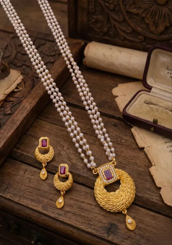 Gold_Tone_Pearl_Layered_Necklace_Set_For_Women