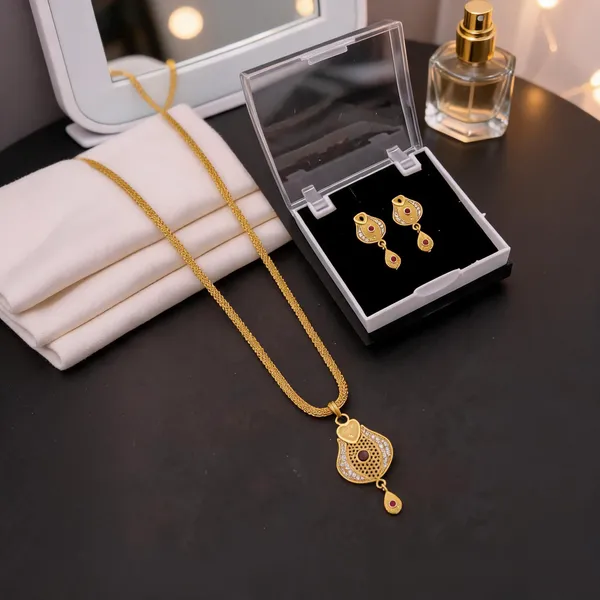 Gold_Brass_Paisley_Pendant_Necklace_Set_For_Women
