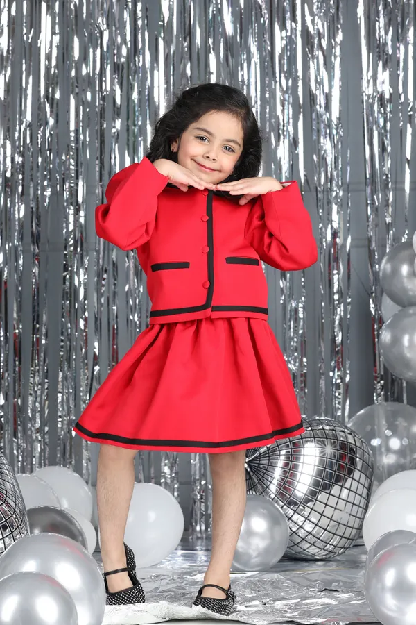 2_Piece_Set_With_Black_Detailimng_Red