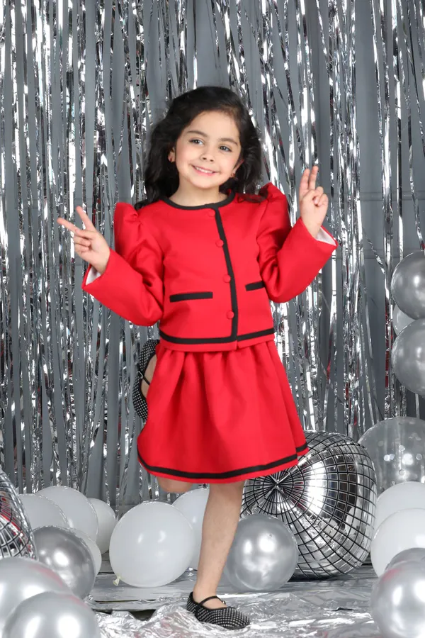 2_Piece_Set_With_Black_Detailimng_Red