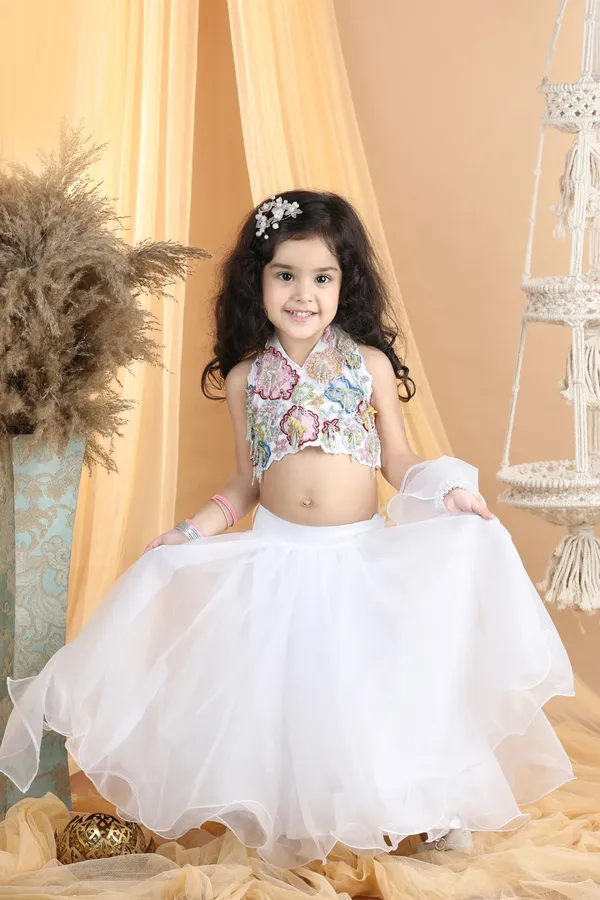 Heavy_Embroidered_Blouse_With_Organza_Lehenga_White