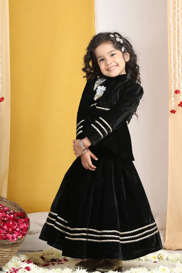 Flattened_Thread_Work_Embroidery_On_The_Peplum_Blouse_With_Gotta_Detailing_On_The_Lehenga_Black