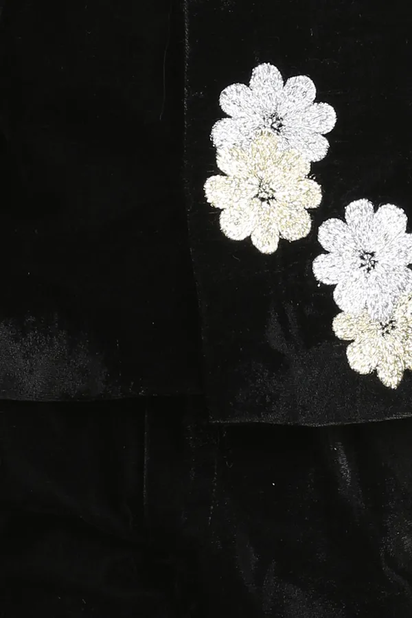 Flattened_Thread_Embroidery_Flower_Pattern_Black