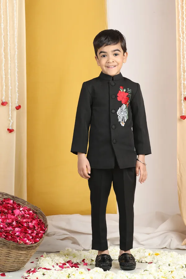 Thread_Embroidery_On_Sherwani_N_Pants_Black