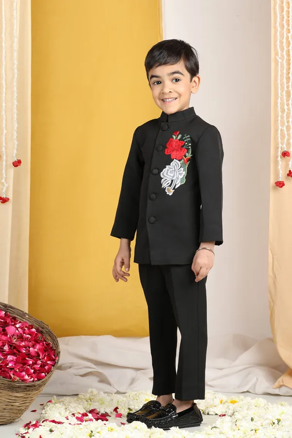 Thread_Embroidery_On_Sherwani_N_Pants_Black
