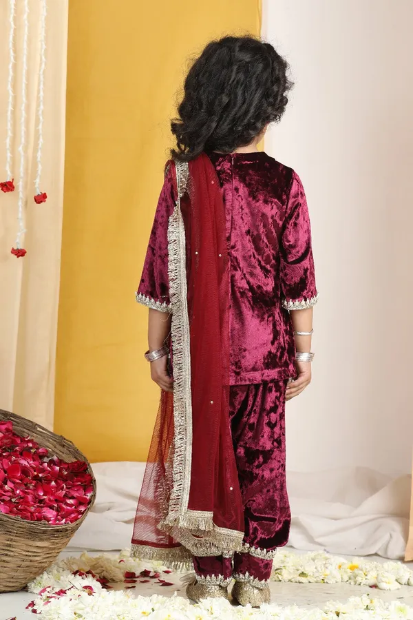 Pearl_Work_On_Suit_With_Zari_And_Salwar_With_Gotta_Detailing_Maroon