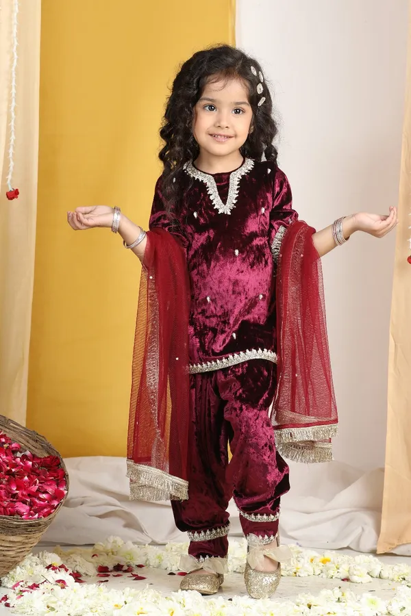 Pearl_Work_On_Suit_With_Zari_And_Salwar_With_Gotta_Detailing_Maroon