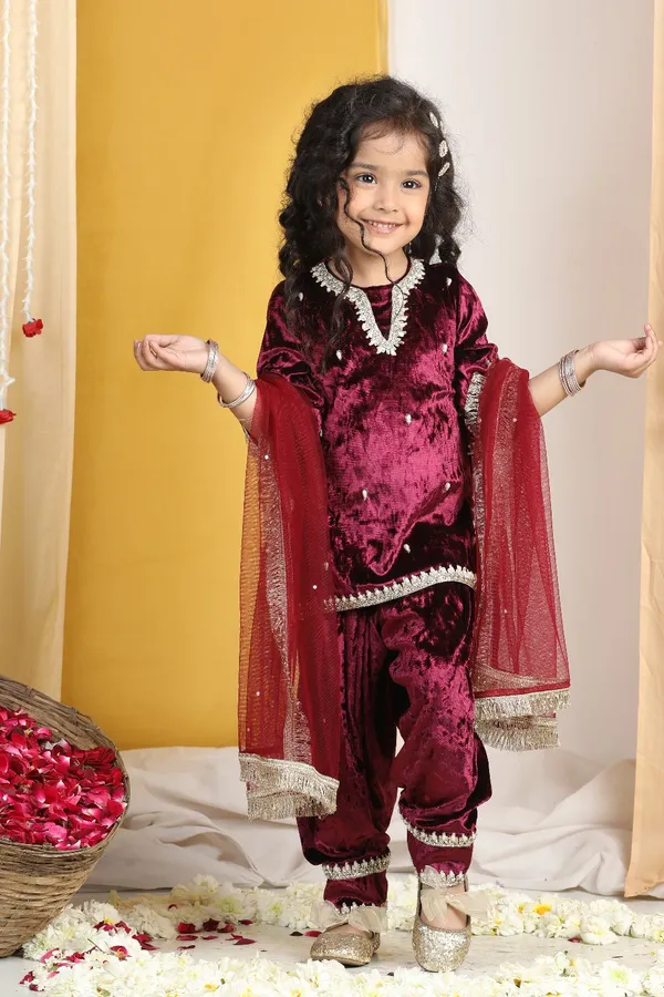 Pearl_Work_On_Suit_With_Zari_And_Salwar_With_Gotta_Detailing_Maroon