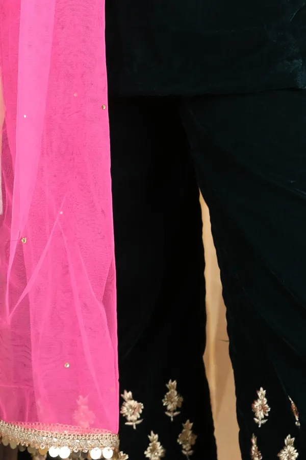 Velvet_Suit_With_Chunni_Black