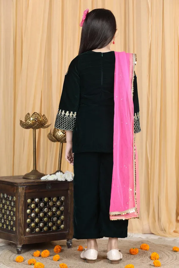 Velvet_Suit_With_Chunni_Black
