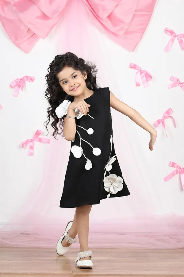 Black_Dress_With_Flowers_Black