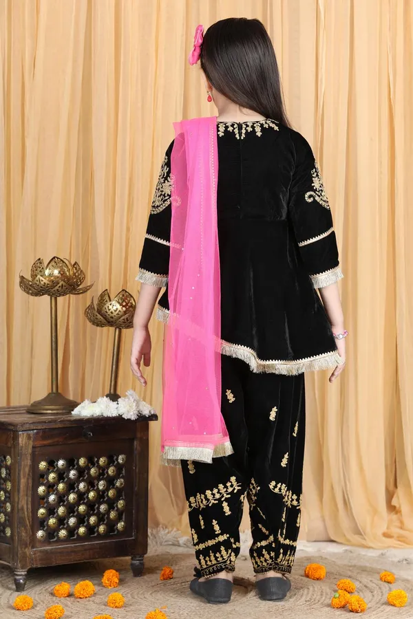 Velvet_Suit_With_Chunni_Black