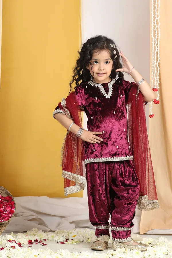 Pearl_Work_On_Suit_With_Zari_And_Salwar_With_Gotta_Detailing_Maroon