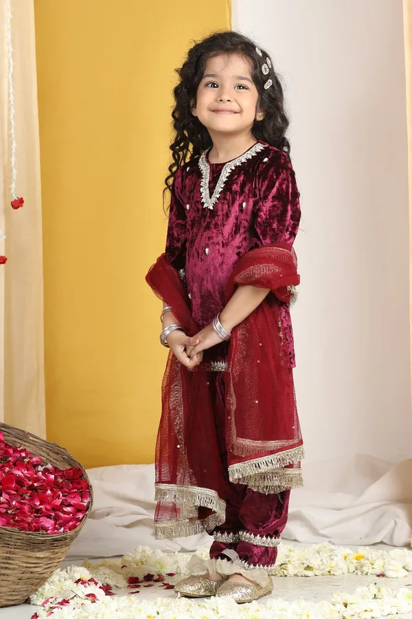 Pearl_Work_On_Suit_With_Zari_And_Salwar_With_Gotta_Detailing_Maroon