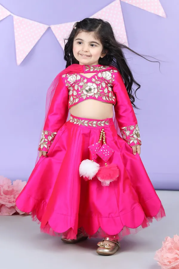 Heavy_Embroidered_Blouse_With_Scalloped_Lehenga_And_Chunni_Hot_Pink