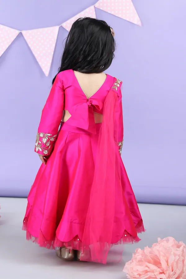 Heavy_Embroidered_Blouse_With_Scalloped_Lehenga_And_Chunni_Hot_Pink