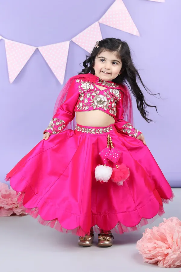 Heavy_Embroidered_Blouse_With_Scalloped_Lehenga_And_Chunni_Hot_Pink