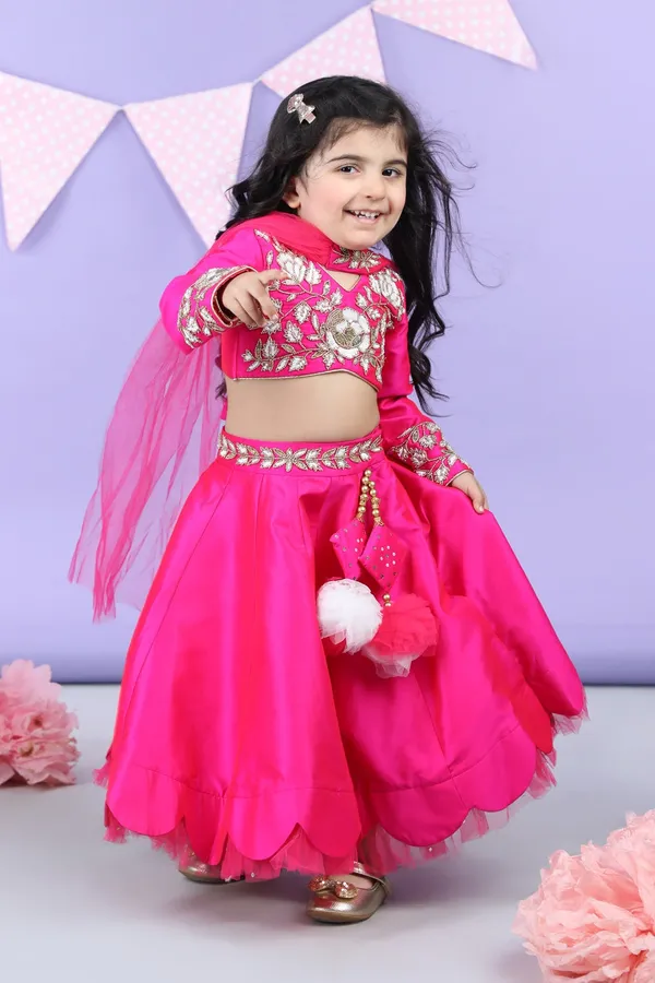 Heavy_Embroidered_Blouse_With_Scalloped_Lehenga_And_Chunni_Hot_Pink