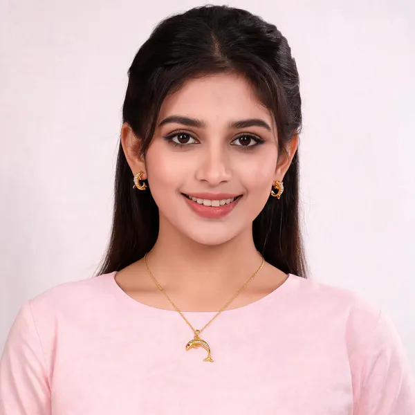 Gold_Brass_Pendant_And_Earrings_Set_For_Women