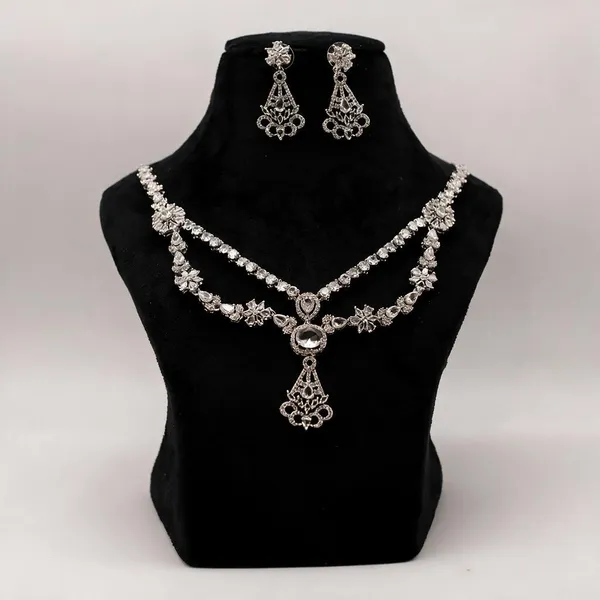 Silver_Tone_Stone_Studded_Necklace_Set_For_Women