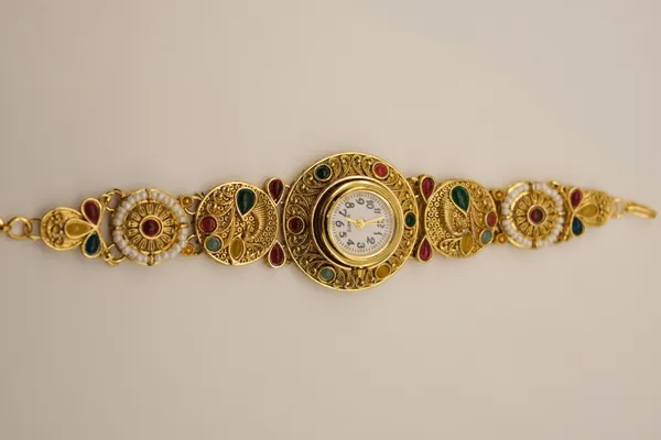 Gold_Tone_Traditional_Analog_Bracelet_Watch_For_Women