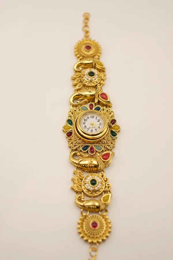 Gold_Tone_Traditional_Analog_Watch_For_Women