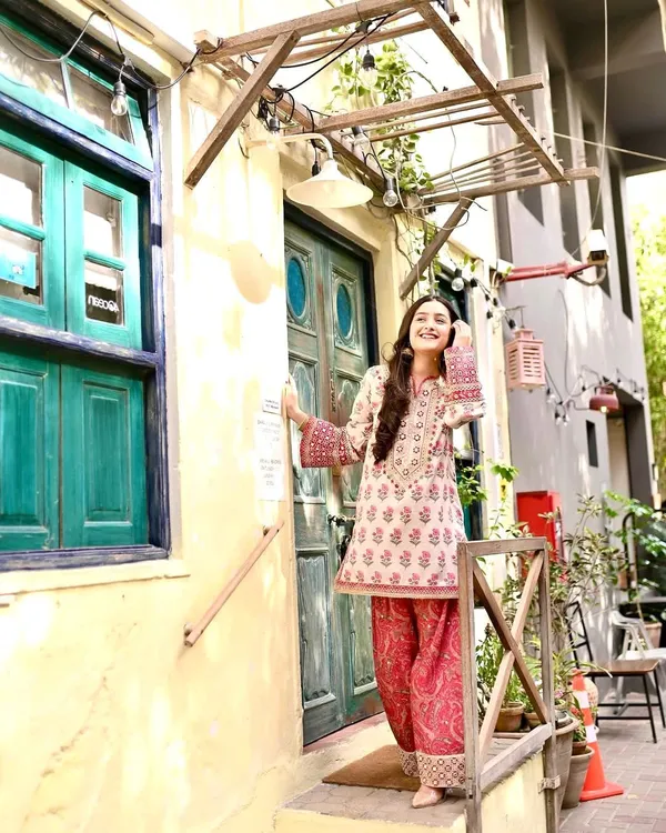 Cream_Pure_Natural_Crepe_Printed_Straight_Kurta_Farsi_Palazzo_Dupatta_Set_For_Women