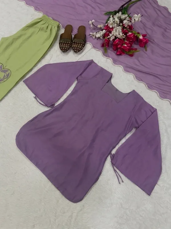 Lavender_Mal_Chanderi_Cotton_Straight_Kurta_Balloon_Pant_Dupatta_Set_For_Women