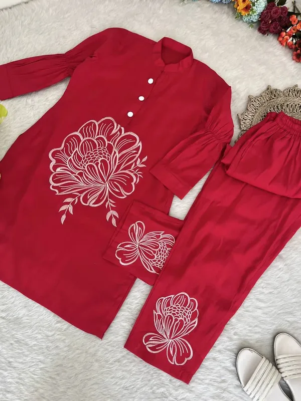 Red_Roman_Silk_Floral_Embroidered_Kurta_Pant_Set_For_Women