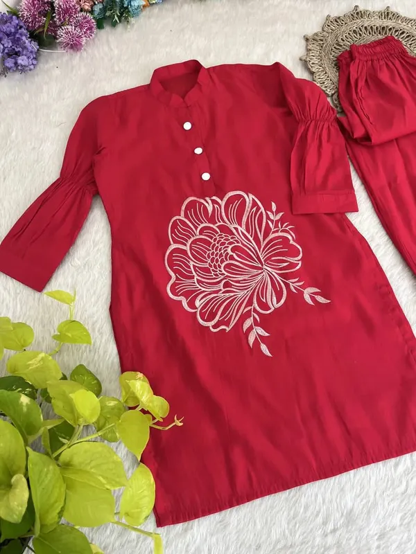 Red_Roman_Silk_Floral_Embroidered_Kurta_Pant_Set_For_Women