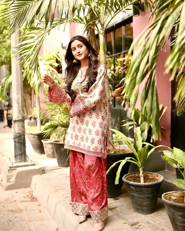 Cream_Pure_Natural_Crepe_Printed_Straight_Kurta_Farsi_Palazzo_Dupatta_Set_For_Women