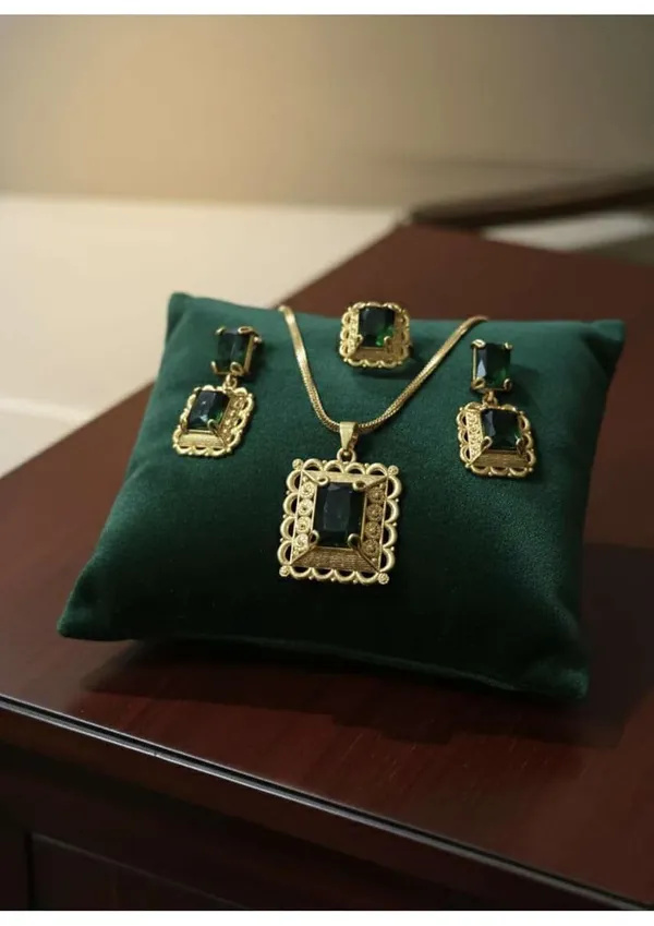 Green_And_Gold_Plated_Alloy_Pendant_Necklace_Set_For_Women