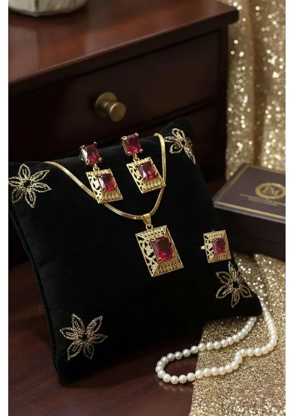 Ruby_Red_And_Gold_Plated_Alloy_Pendant_Necklace_Set_For_Women