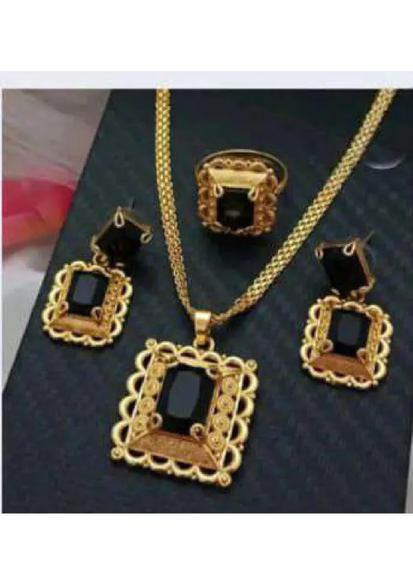 Black_And_Gold_Plated_Alloy_Pendant_Necklace_Set_For_Women