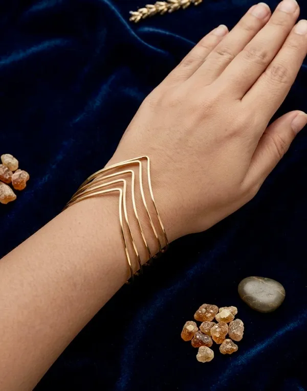Aurelia_Cuff