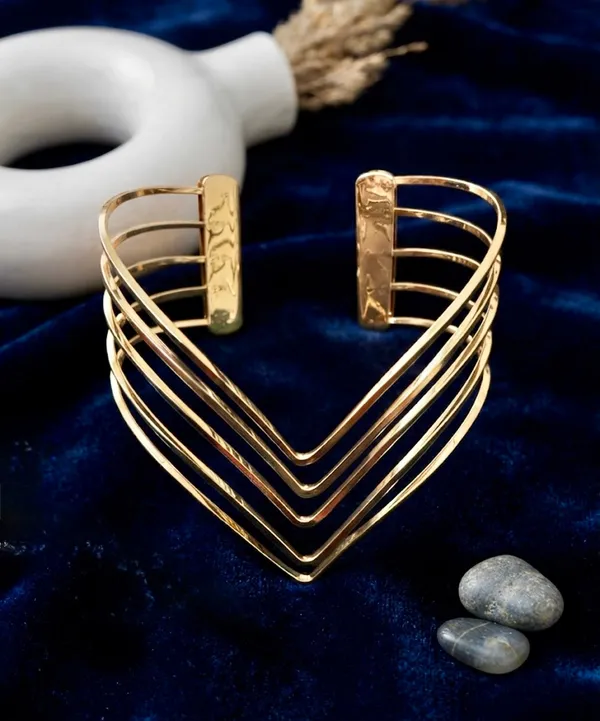 Aurelia_Cuff