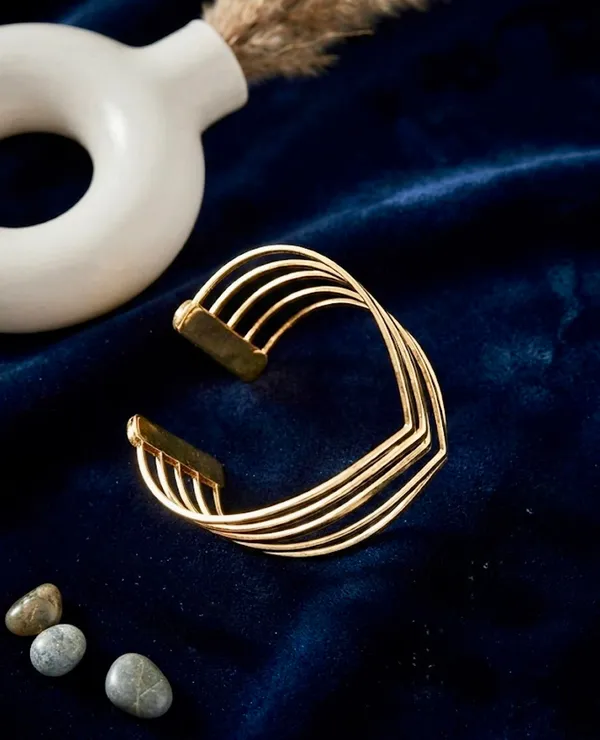 Aurelia_Cuff