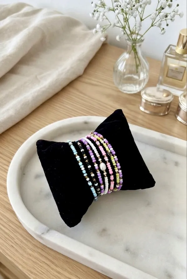 Heishi_Beads_Stack